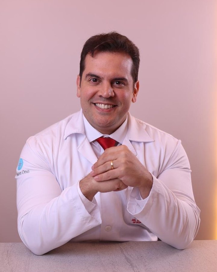 Dr. César Vilar